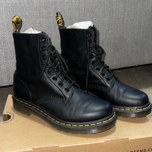 Size 7 doc martens